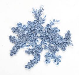 Krajková květinová aplikace světle modrá