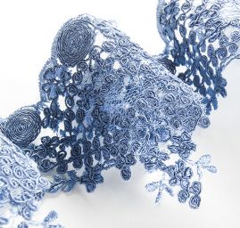 Krajka lem výšivka na tylu drobné květy sv.modré