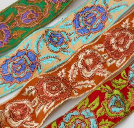 Prta textilní výšivka/flitry květinový motiv hnědá