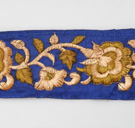 Porta vyšívaný šantung vzor květy tmavě modrá