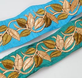 Porta vyšívaný šantung vzor lístky petrolej