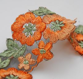 Porta vyšívaná organza vzor květy rezavá