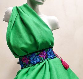 Vyšívaná stuha šantung květy velké modré II.jakost