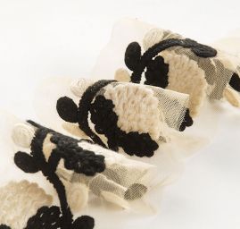 Stuha květinový výšivka na tylu smetanová/černá