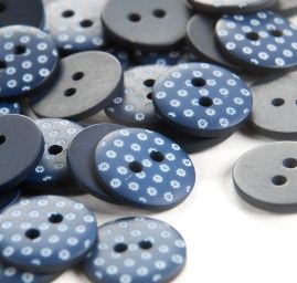 Knoflík plastový kulatý modrotisk kytičky 30"