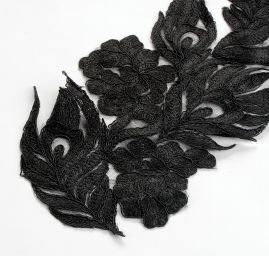 Krajková aplikace středová černé barvy