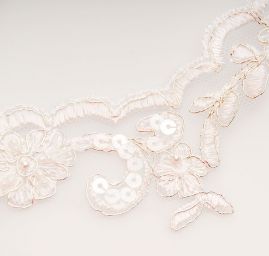 Efektní krajka lem bílostříbrná