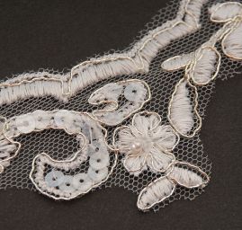 Efektní krajka lem bílostříbrná