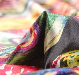 Saténová šála malované květy