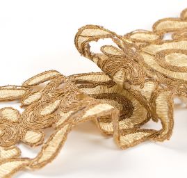 Krajková kovová stuha květinový ornament zlatá