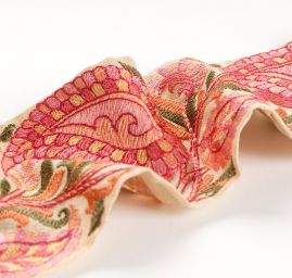 Vyšívaná stuha šantung paisley vzor růžová