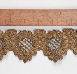 Krajková kovová stuha starozlatá ornament