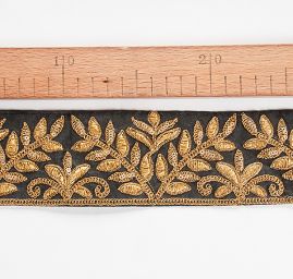 Stuha vyšívaná květinový vzor kovová zlatá/černá