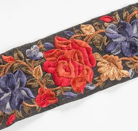 Vyšívaná stuha šantung širší růže červené/skořicové