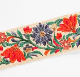 Vyšívaná stuha šantung širší květy modré