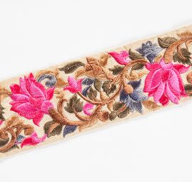 Vyšívaná stuha šantung květy fuchsiové