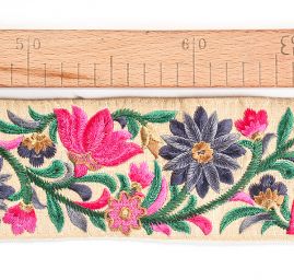 Vyšívaná stuha šantung květy široká fuchsiová