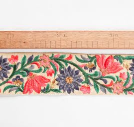 Vyšívaná stuha šantung květy širší růžovooranžové