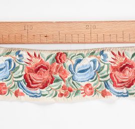 Vyšívaná stuha šantung širší růže vínové