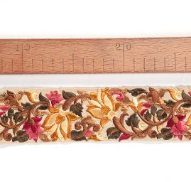 Vyšívaná stuha šantung květy žluté/červené