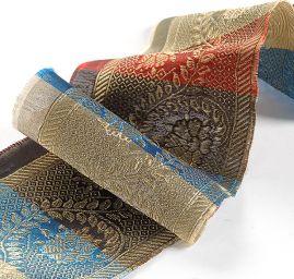 Vyšívaná stuha s orientálním vzorem červená/hnědá