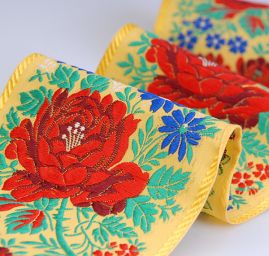 Folklorní stuha žlutá s květinovým vzorem