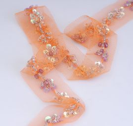 Tylová stuha vyšívaná flitry a korálky oranžová