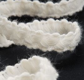 Pleteninová porta copánek bílá