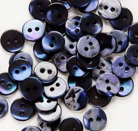 Knoflík perleťový dvoudírkový modrofialový malý