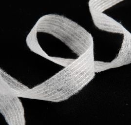 Zažehlovací páska fixační prošívaná 15 mm bílá