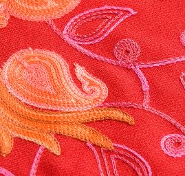 Šála pléd skořicová s květinovou růžovou výšivkou