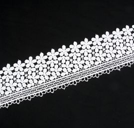 Krajka bílé romantické květy