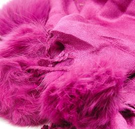 Šála směs kašmír/hedvábí s bambulkami fialová