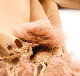 Šála směs kašmír/hedvábí s bambulkami velbloudí