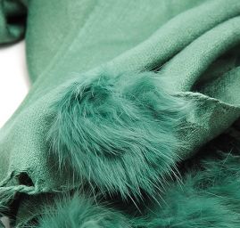 Šála směs kašmír/hedvábí s bambulkami zelená