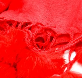 Šála směs kašmír/hedvábí s bambulkami červená 