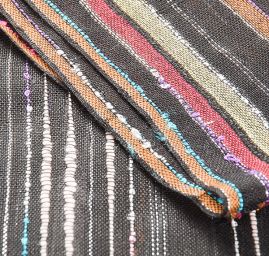 Šála jemná s třásněmi černá