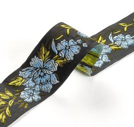 Stuha vyšívaná květy černá/sv. modrá široká