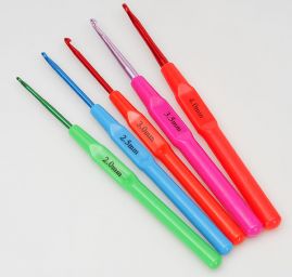 Háček na přízi a vlnu s rukojetí, vel. 2,5