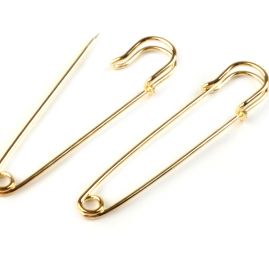 Ozdobný spínací špendlík stříbný robustní