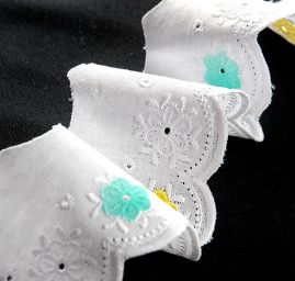 Krajka lemovací madeira bílá barevné květy