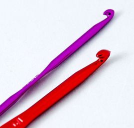 Kovový háček na háčkování vel. 8