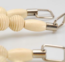 Ucho na tašky korálky dřevo/kov světlé