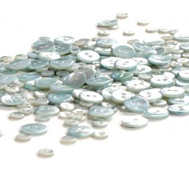 Knoflík perleťový dvoudírkový azurový 24"