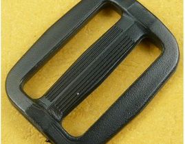 Přezka průvlek šíře 20 mm plast černá