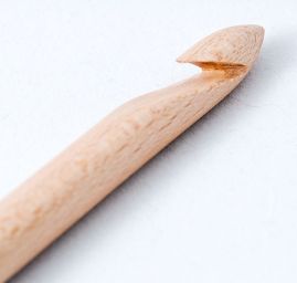 Dřevěný háček, vel. 8