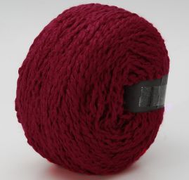 Hedvábná příze tmavě červená