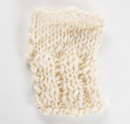 Pletací příze MarLen nestejné síly lomená bílá