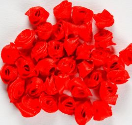 Látkový květ růže malá červená