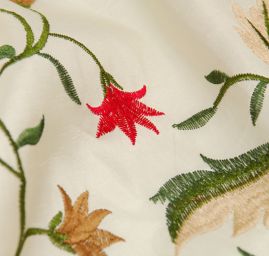 Vyšívaný taft s květy II. jakost